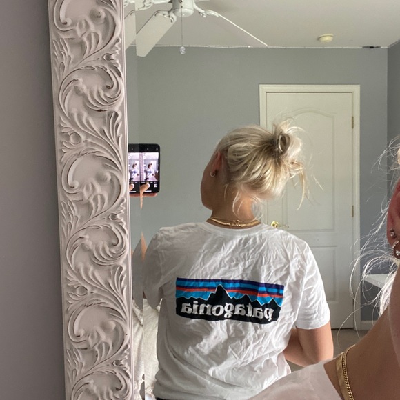 White Patagonia t shirt - Picture 2 of 3